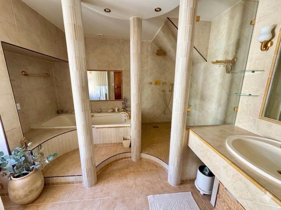 7 bedroom propriete in Vitrac, Cantal, France