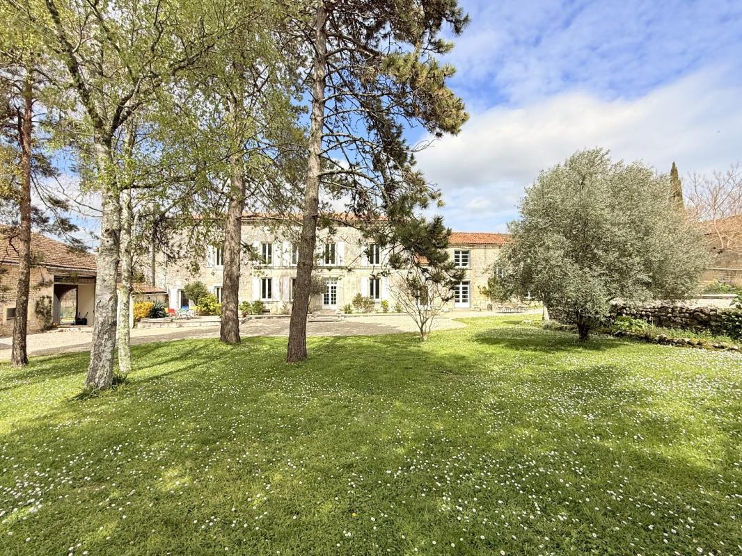8 bedroom propriete in Chateauneuf Sur Charente, Charente, France