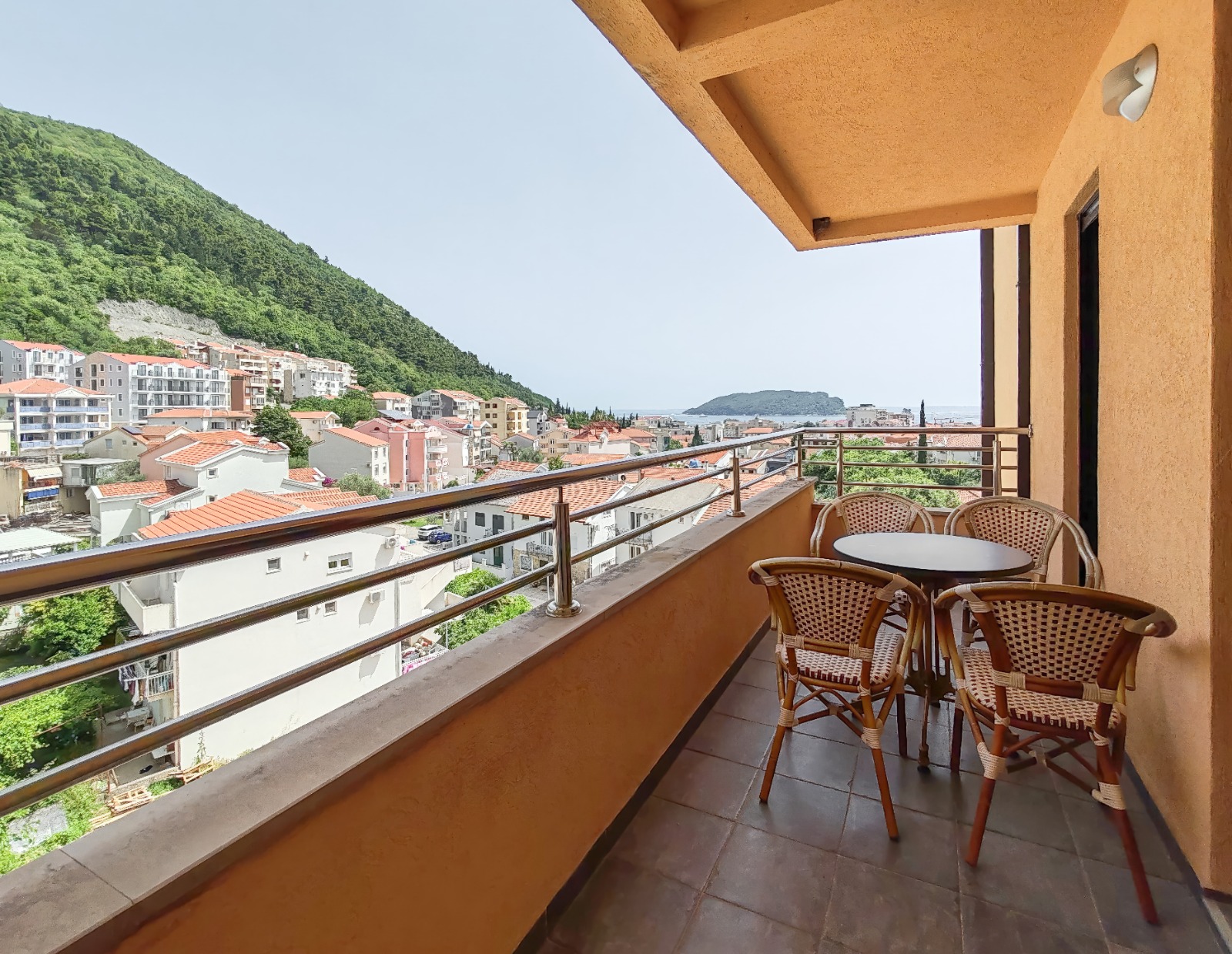 Bright 3-Bedroom Apartment, 78 m², Budva