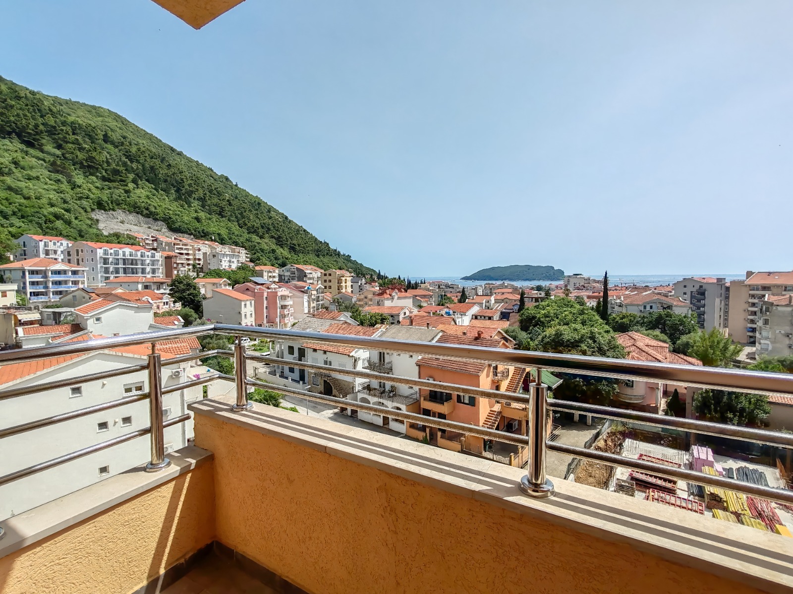 Bright 3-Bedroom Apartment, 78 m², Budva