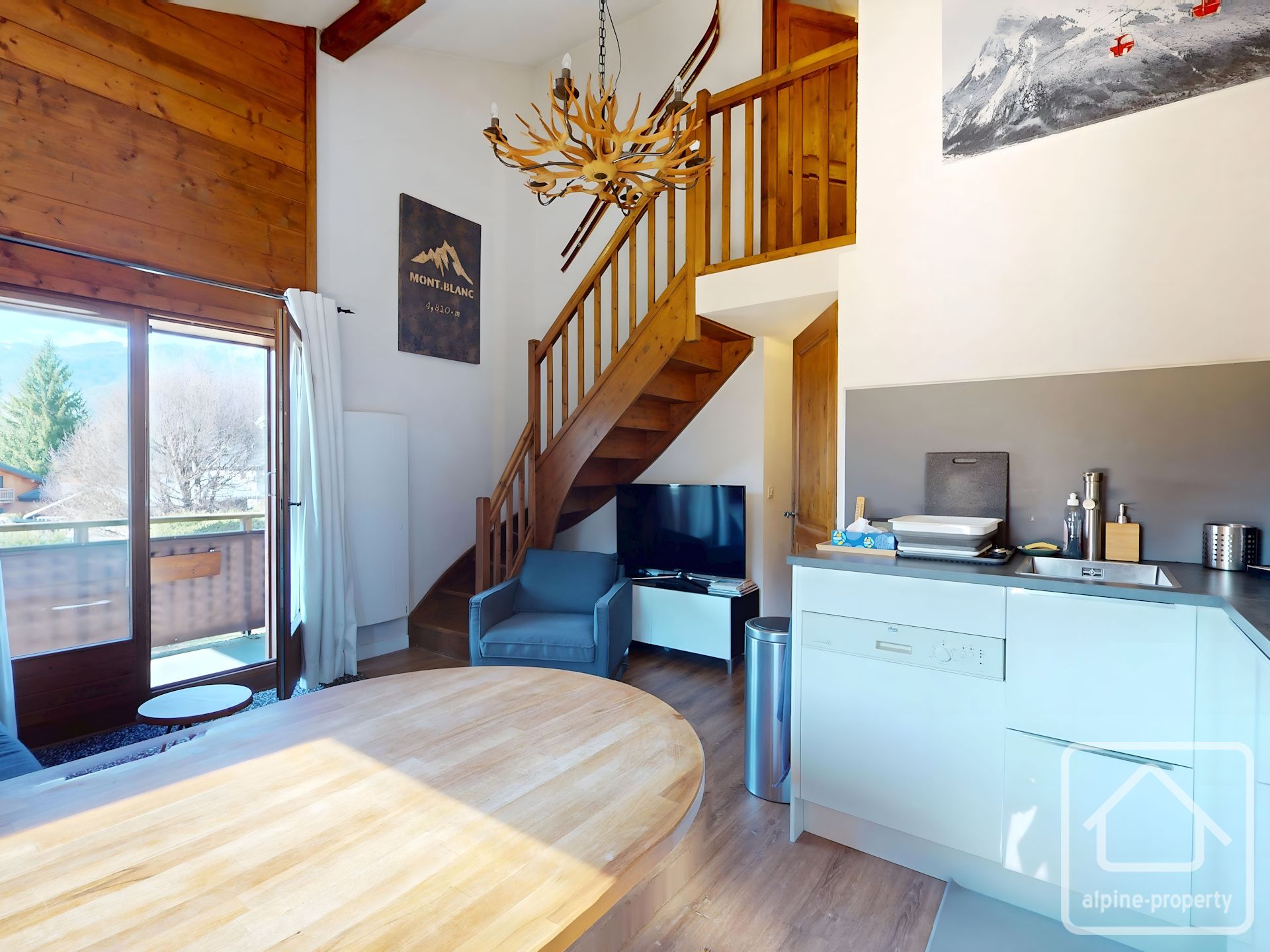 Renovated 44.62m² Two-bedroom Duplex Offering Stunning Valley Views And Pool Access On The Edge Of Samoëns Village, Just Steps From The Ski Bus. – APPTCASCADE