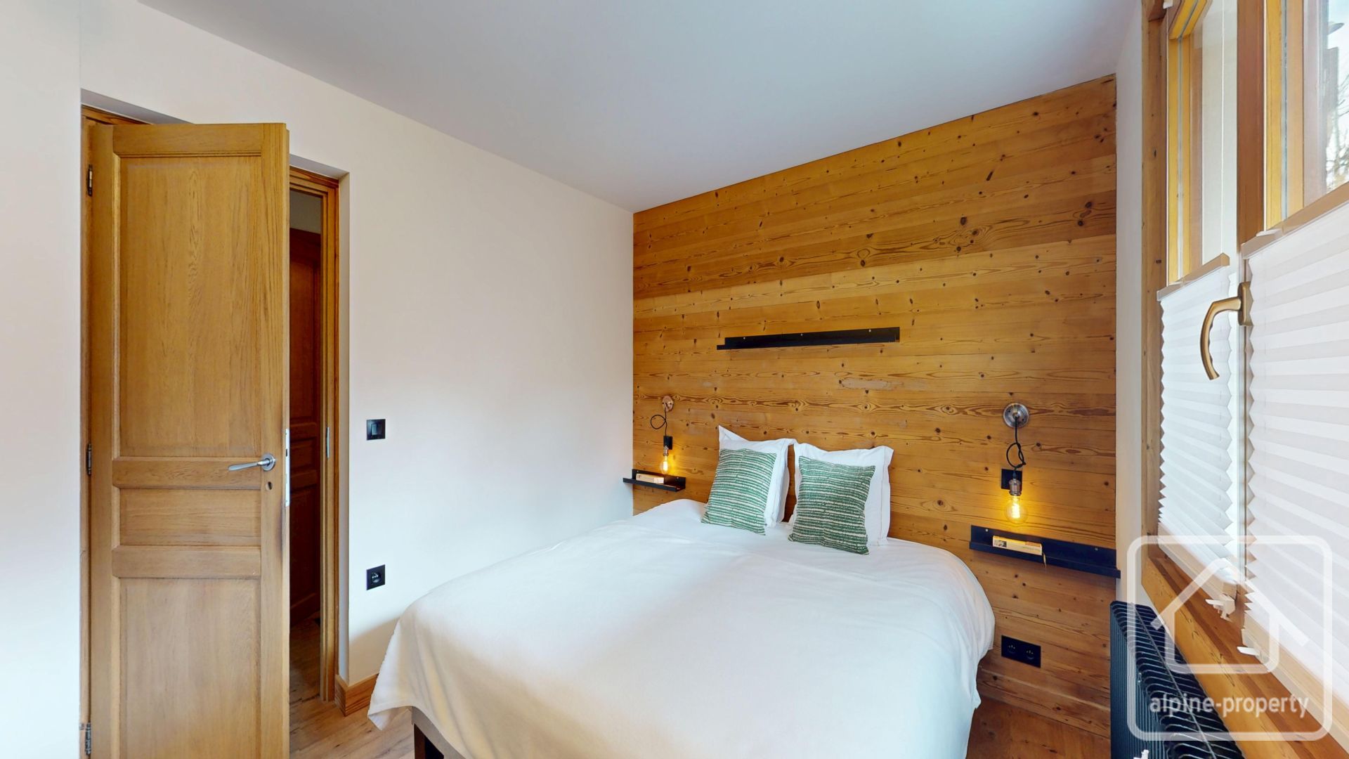 Two Bedroom Apartment In Chamonix Valley With Large Sunny Terrace, Private Parking Space And Shared Garden, One Hour From Geneva. – HIRONDELLE