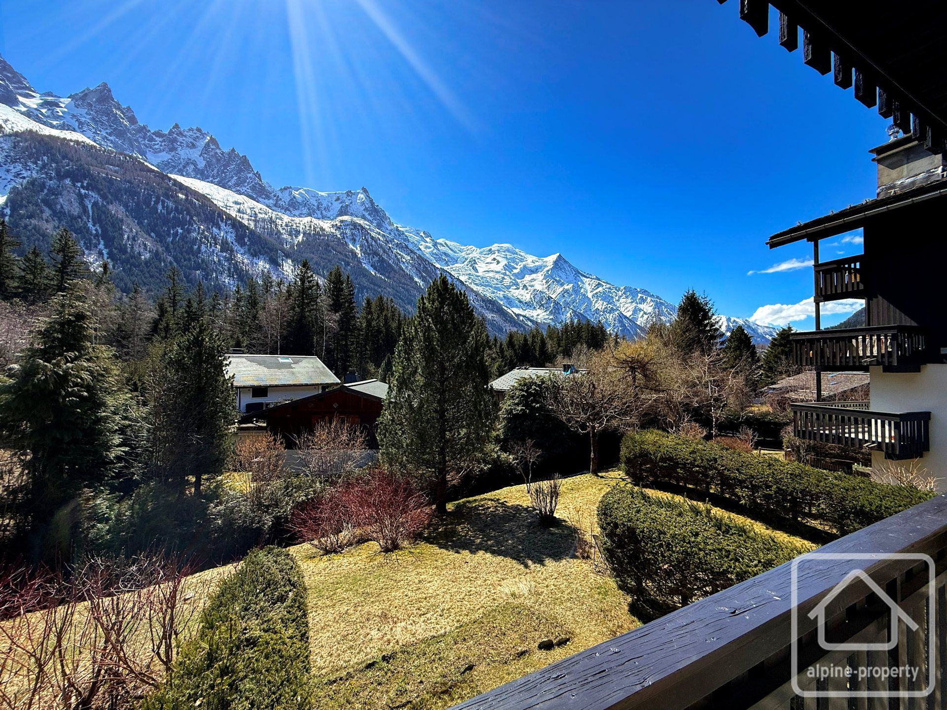 Newly Renovated One Bedroom Apartment In Les Praz With Spacious Mont Blanc-facing Balcony, Private Underground Parking, Cave And Ski Locker, 1km From Chamonix Centre. – HERON