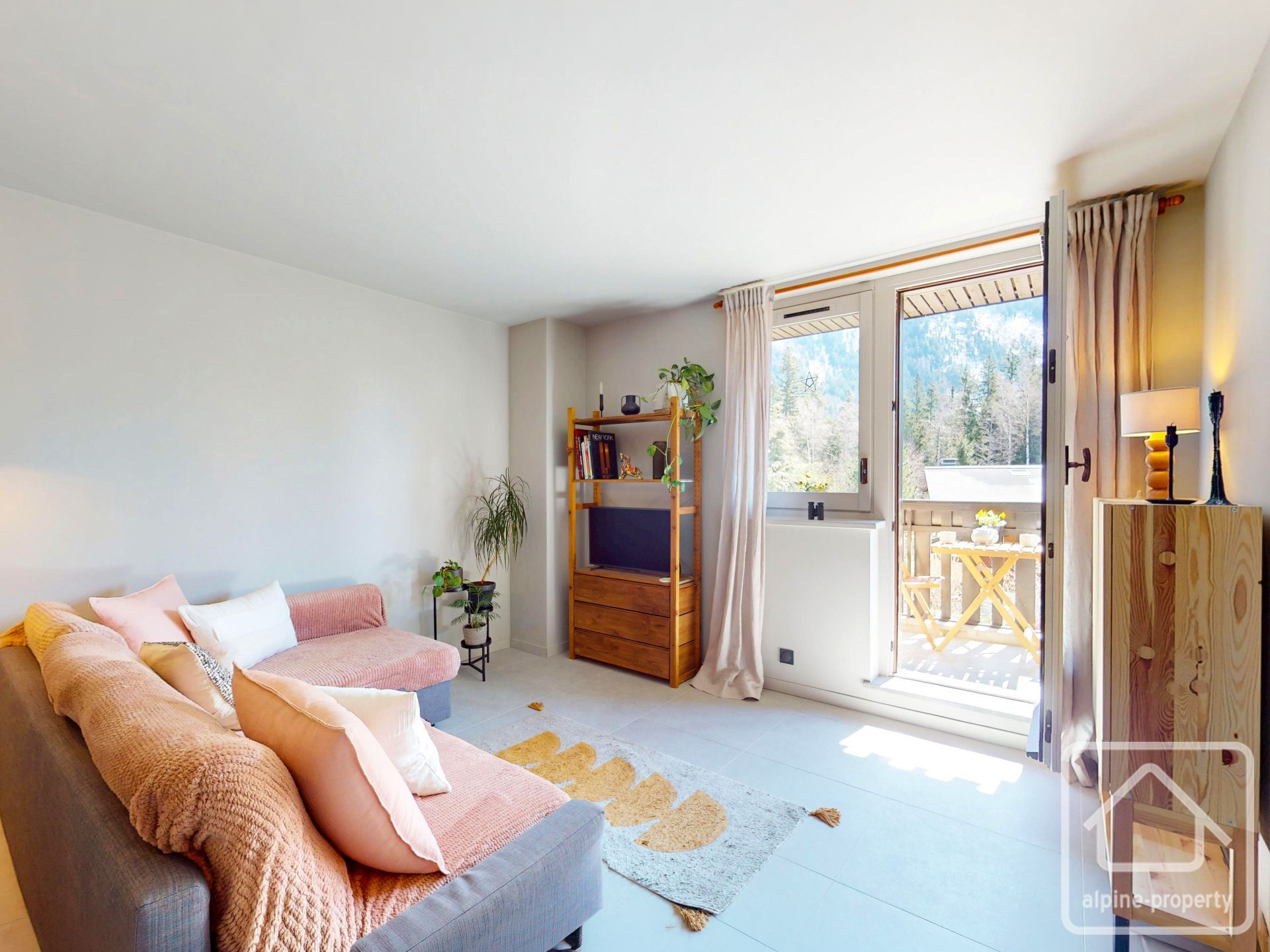 Newly Renovated One Bedroom Apartment In Les Praz With Spacious Mont Blanc-facing Balcony, Private Underground Parking, Cave And Ski Locker, 1km From Chamonix Centre. – HERON