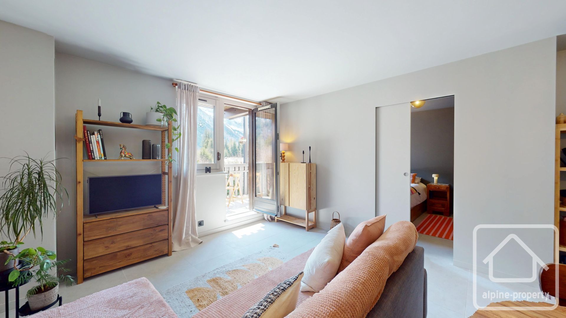 Newly Renovated One Bedroom Apartment In Les Praz With Spacious Mont Blanc-facing Balcony, Private Underground Parking, Cave And Ski Locker, 1km From Chamonix Centre. – HERON