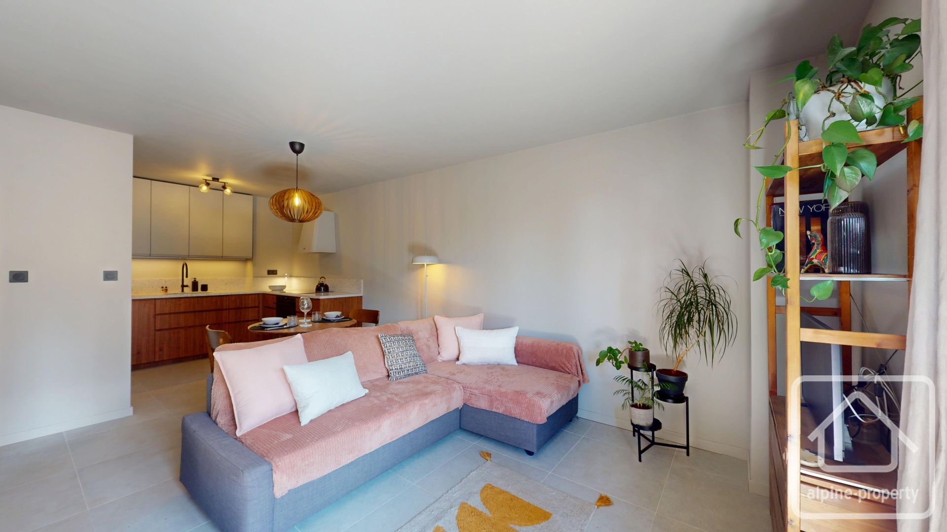 Newly Renovated One Bedroom Apartment In Les Praz With Spacious Mont Blanc-facing Balcony, Private Underground Parking, Cave And Ski Locker, 1km From Chamonix Centre. – HERON