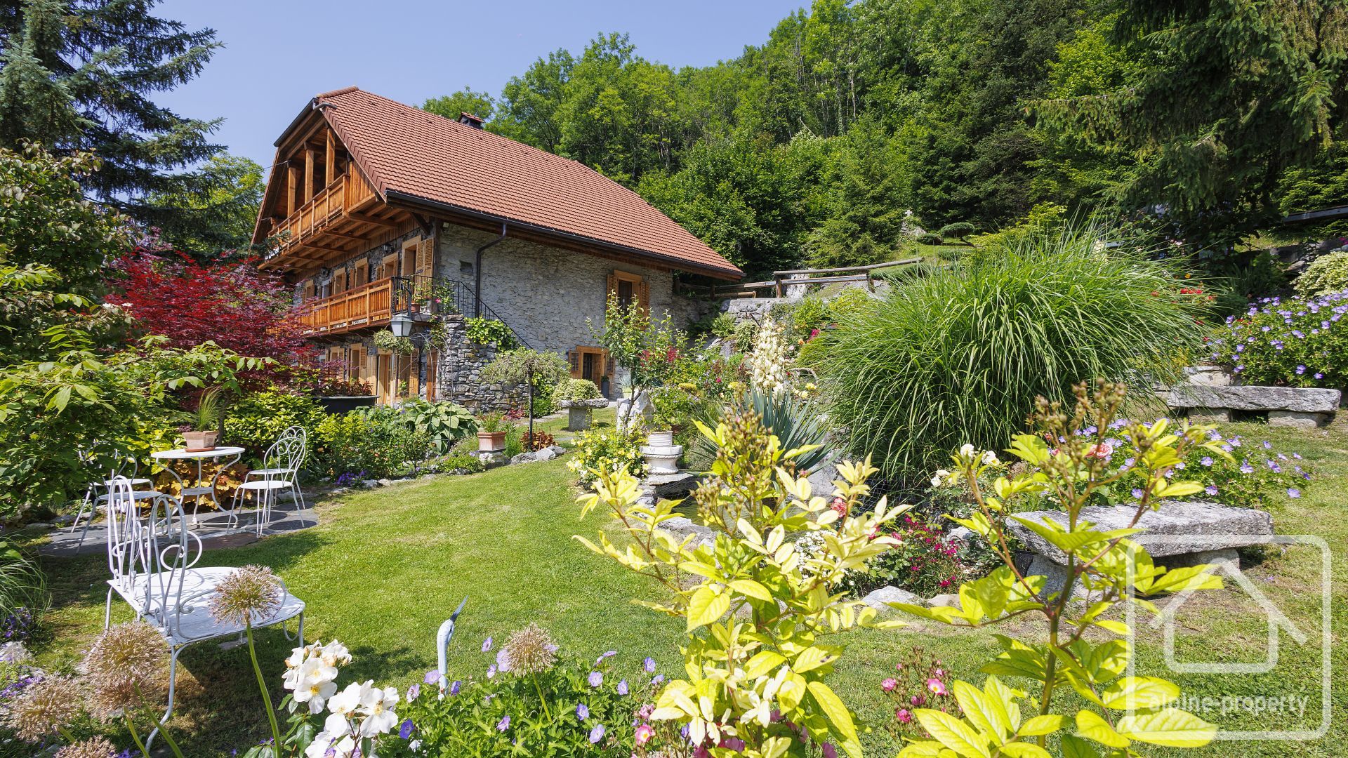Exquisite Property And Grounds With Swimming Pool, Nestled In The French Alps At The Entrance To The Chamonix Valley – MAISONMARTINET