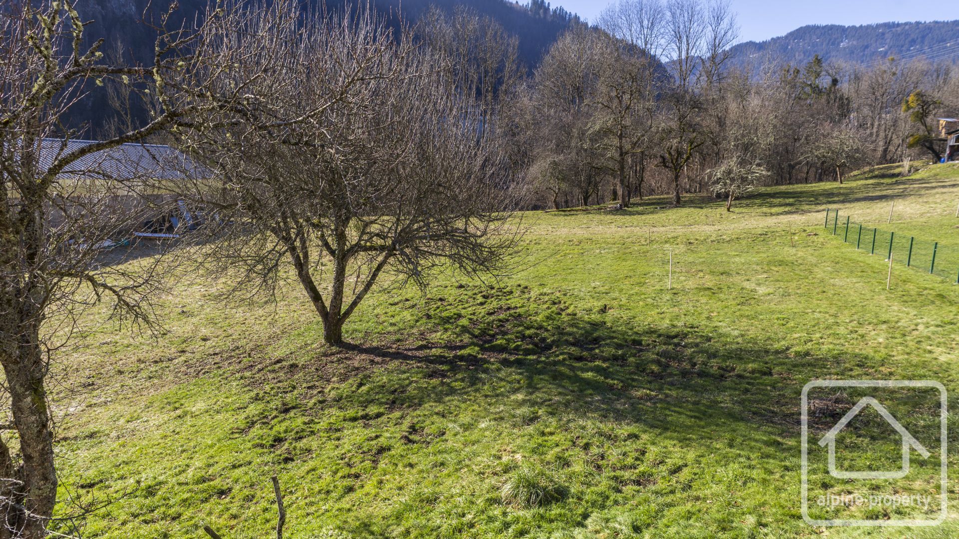 A Sunny, Flat Plot Of Land Sold With Planning Permission For A 219m2 Property. – TERRAINBASTHEX