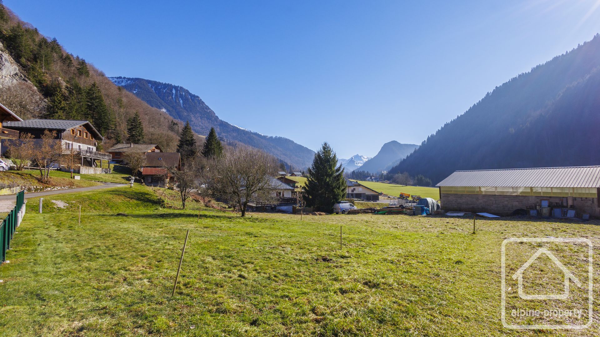 A Sunny, Flat Plot Of Land Sold With Planning Permission For A 219m2 Property. – TERRAINBASTHEX