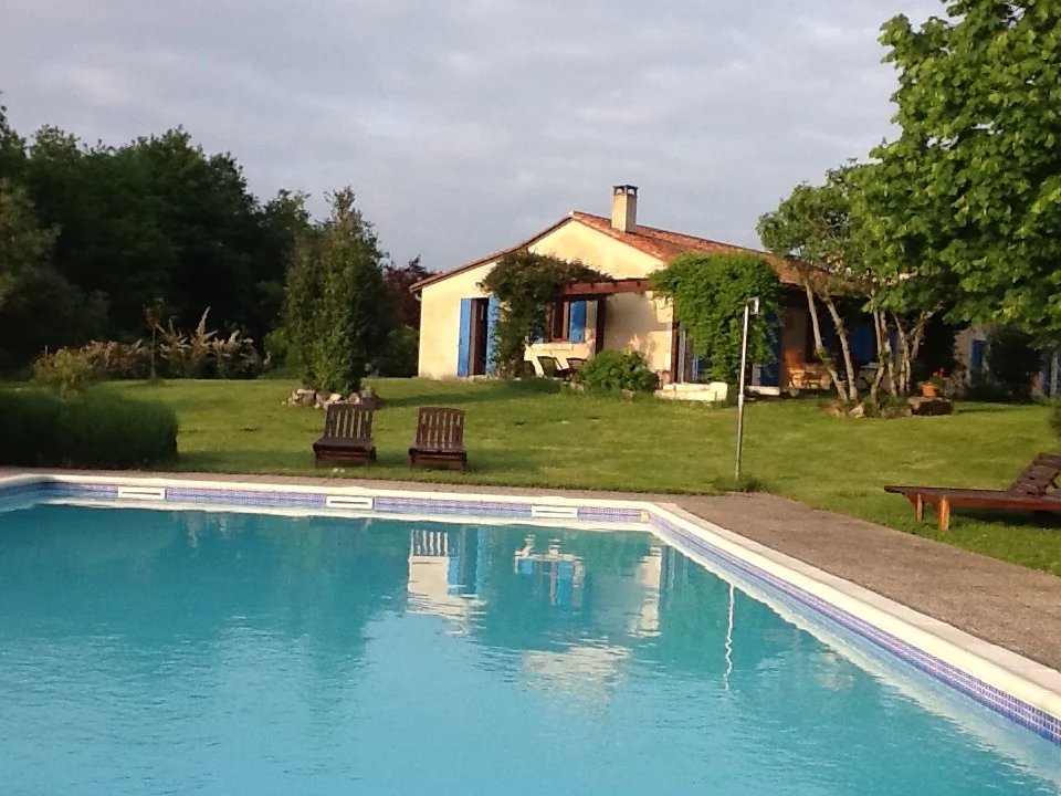 3 Bedroom house with large garden and lovely pool, Aquitaine – France – BVI84190