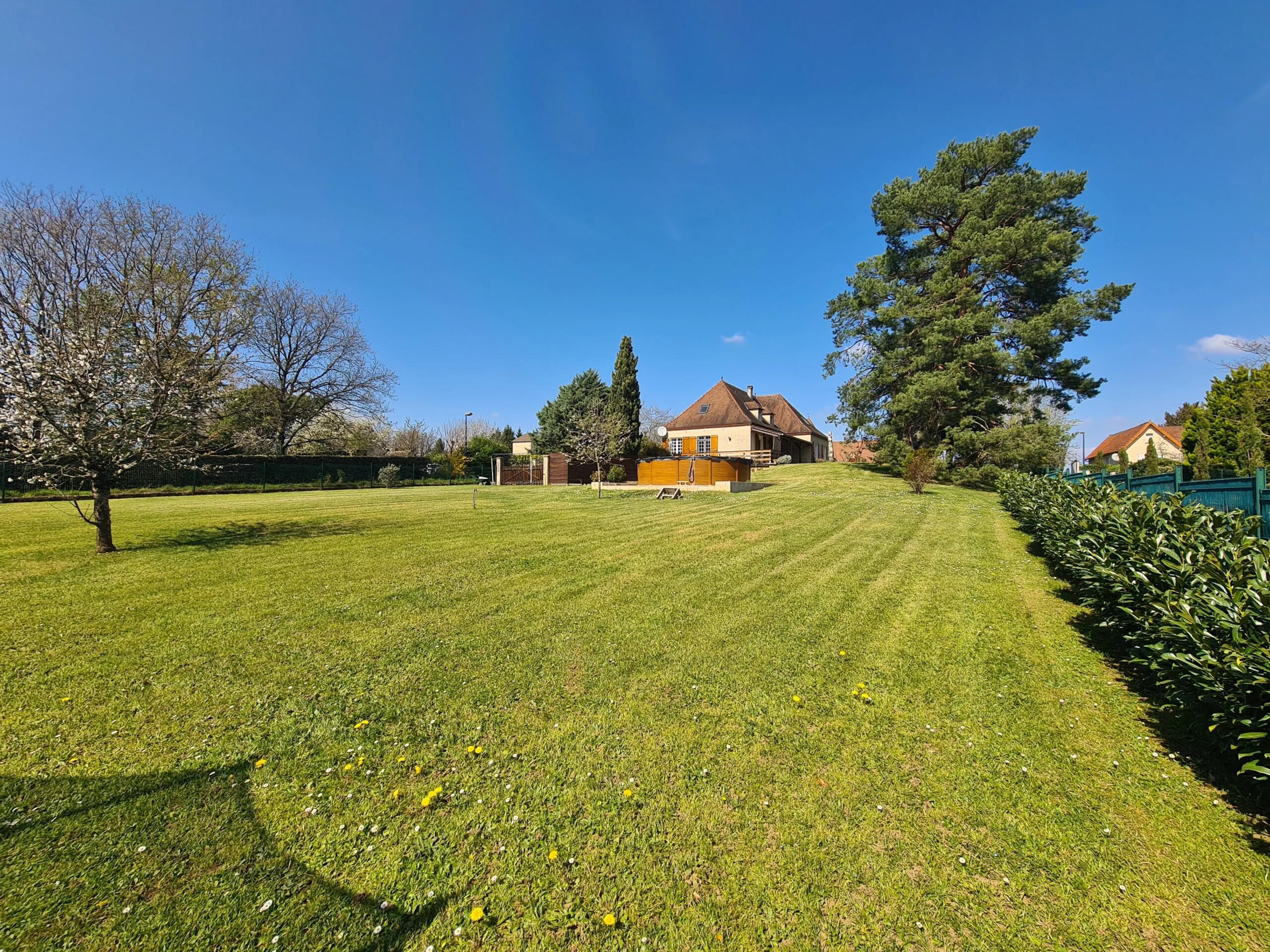 Gourdon, Lot – 5 Bedroom House with Pool, Terrace and Countryside Charm, Midi-Pyrénées – France – BVI82066