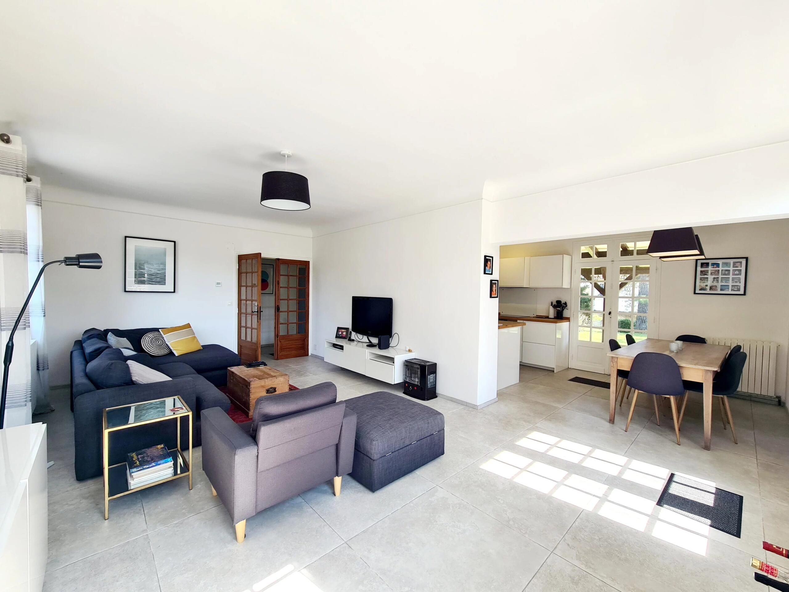 Gourdon, Lot – 5 Bedroom House with Pool, Terrace and Countryside Charm, Midi-Pyrénées – France – BVI82066