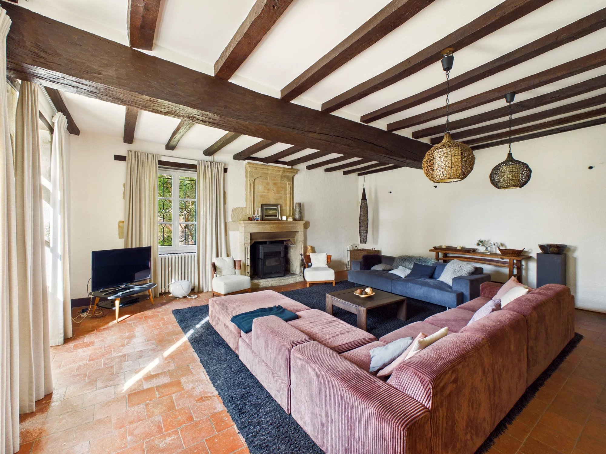 Exceptional country estate with guest accommodation, private lake and pool, near Poitiers, Poitou-Charentes – France – BVI83591