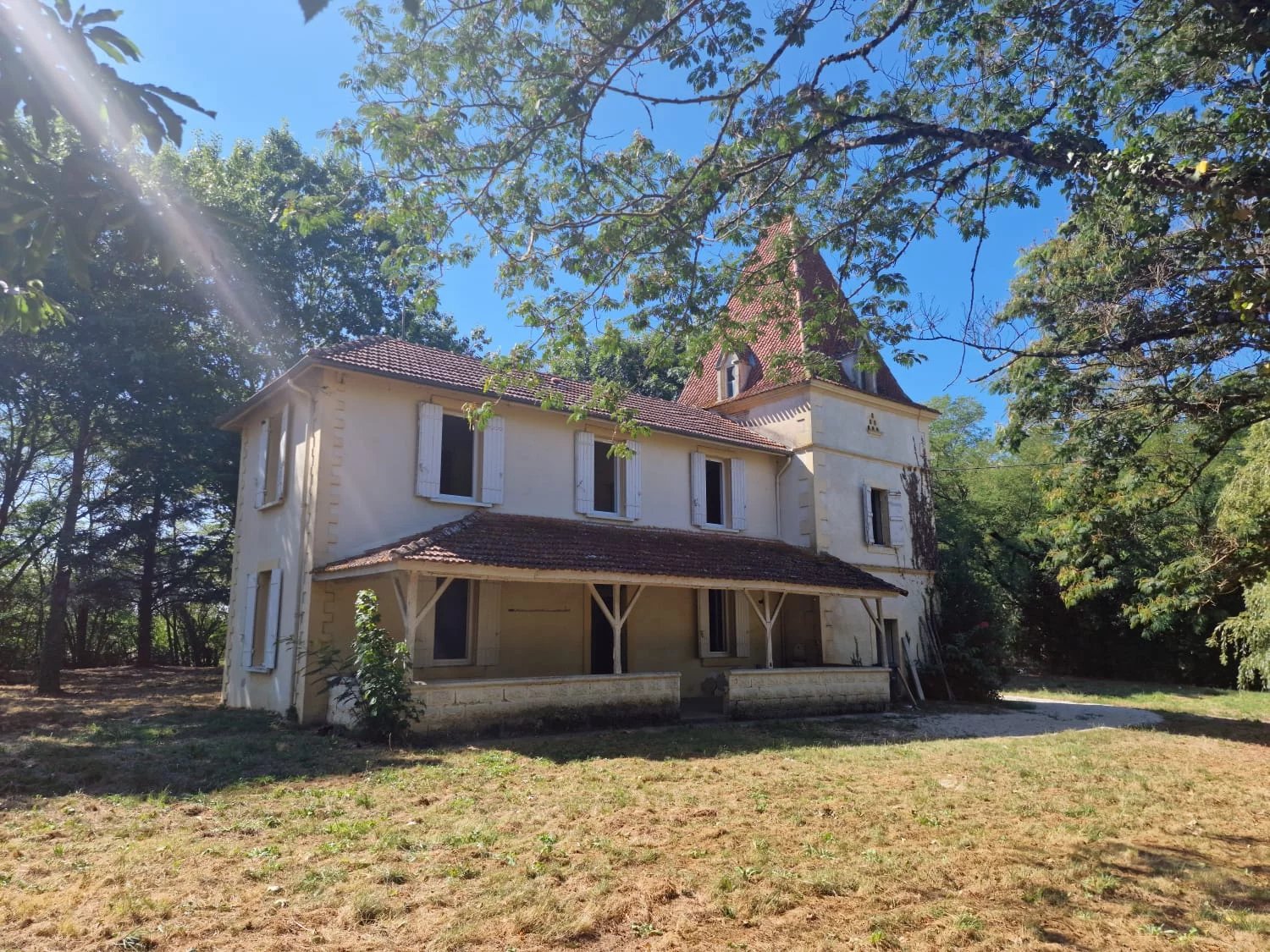 2 bedroom house with attached pigeonnier and large separate barn, Aquitaine – France – BVI71221