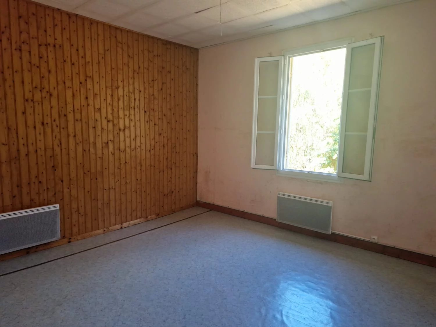 2 bedroom house with attached pigeonnier and large separate barn, Aquitaine – France – BVI71221