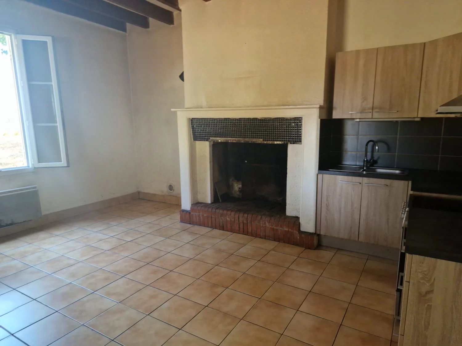 2 bedroom house with attached pigeonnier and large separate barn, Aquitaine – France – BVI71221