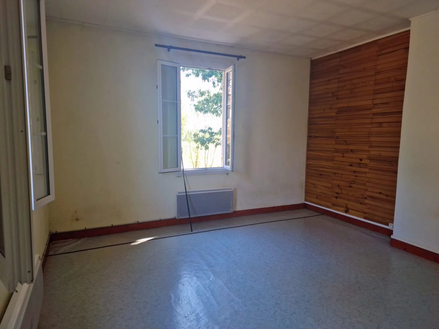 2 bedroom house with attached pigeonnier and large separate barn, Aquitaine – France – BVI71221