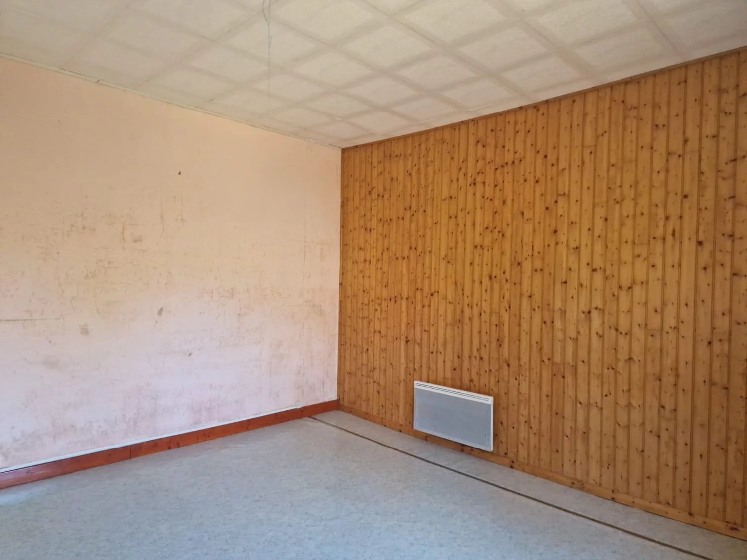 2 bedroom house with attached pigeonnier and large separate barn, Aquitaine – France – BVI71221