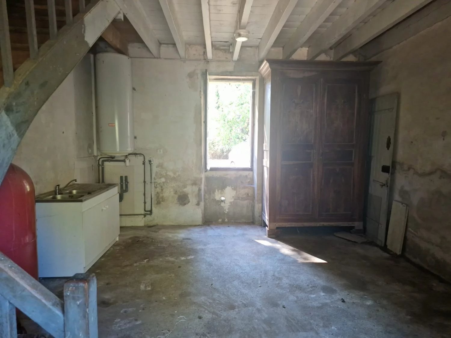 2 bedroom house with attached pigeonnier and large separate barn, Aquitaine – France – BVI71221