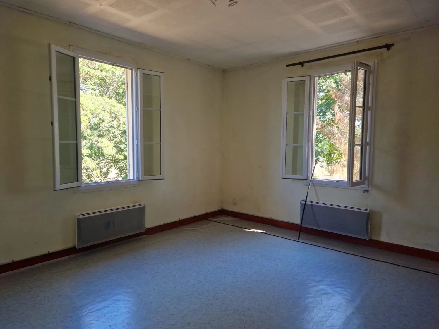 2 bedroom house with attached pigeonnier and large separate barn, Aquitaine – France – BVI71221