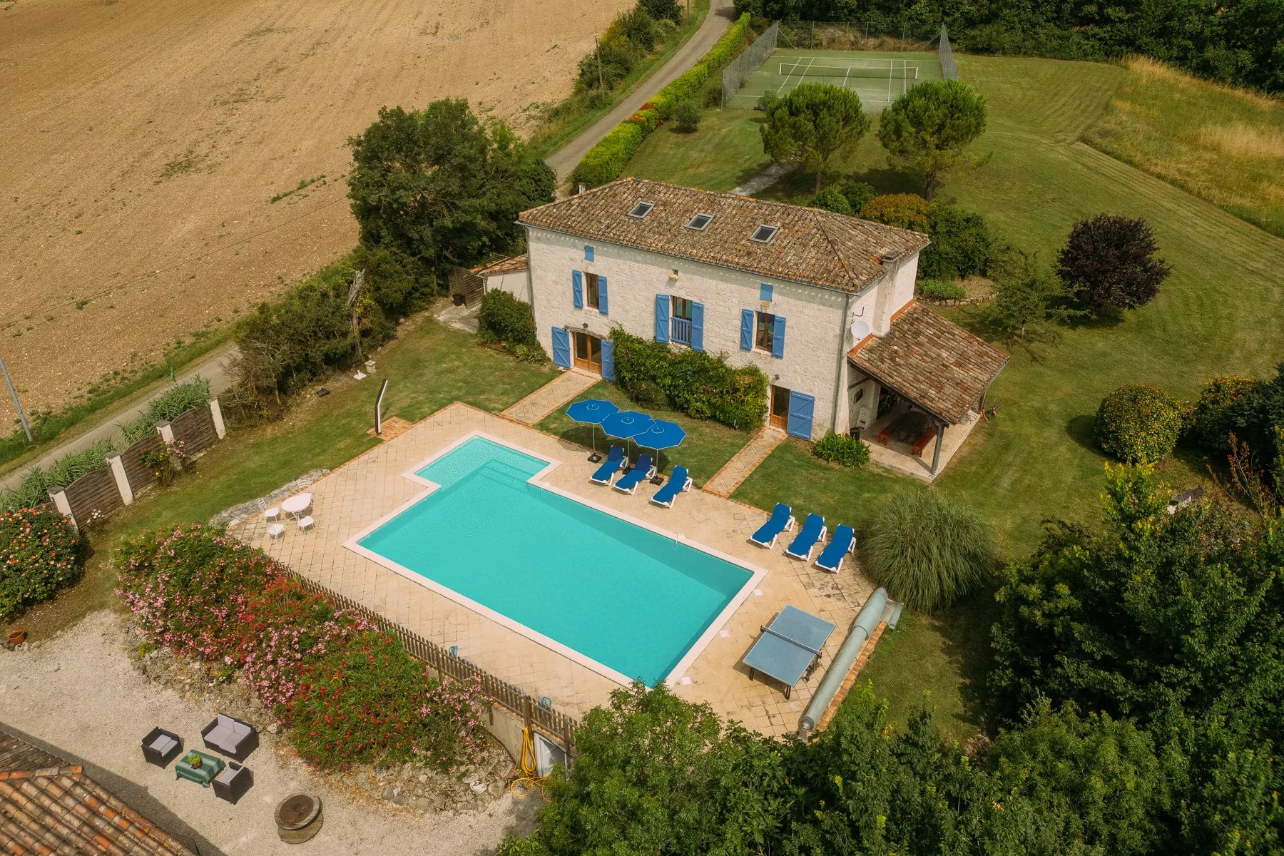 Lovely stone property with two houses, pool and tennis court, Aquitaine – France – BVI75905