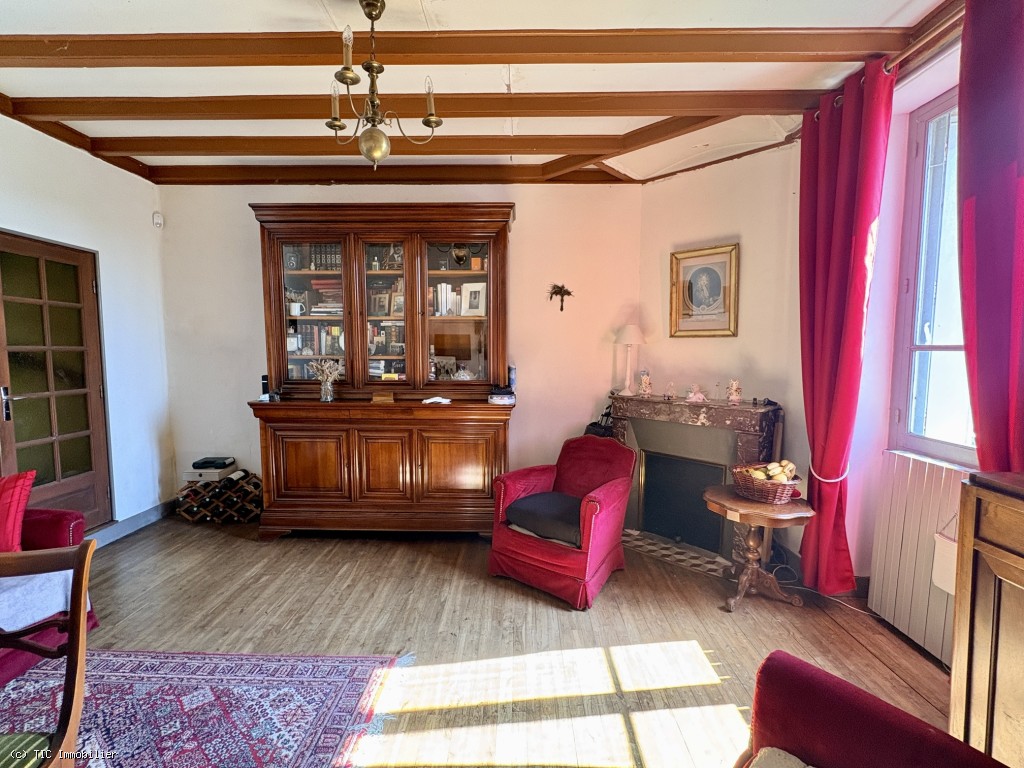 2 bedroom House in Verteuil-Sur-Charente, France – r7459