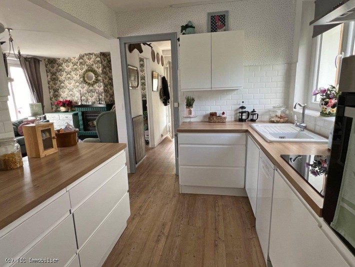 3 bedroom House in Charroux, France – r7432