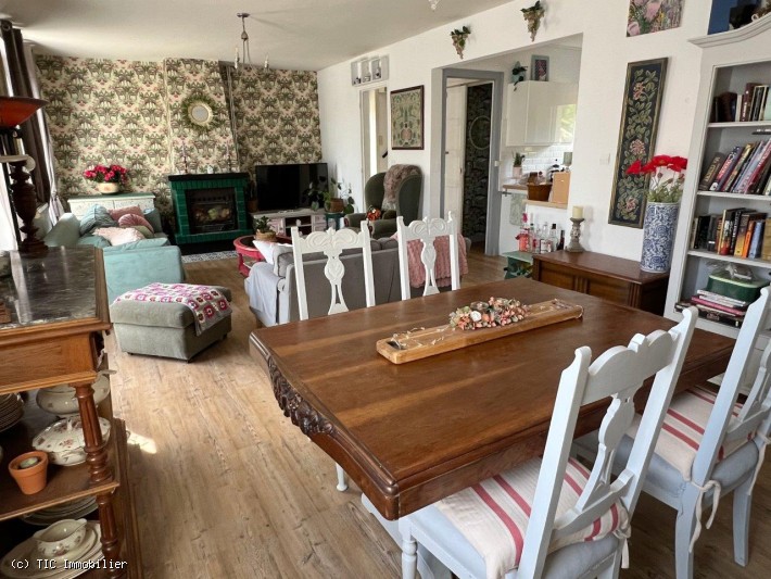 3 bedroom House in Charroux, France – r7432