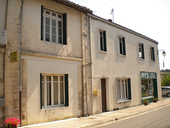 3 bedroom maison a renover in Montmoreau Saint Cybard, Charente, France