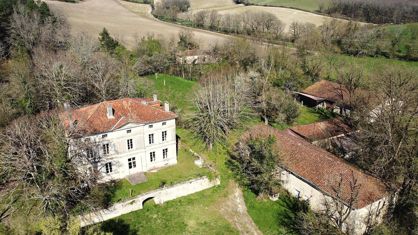6 bedroom maison a renover in Villebois, Charente, France