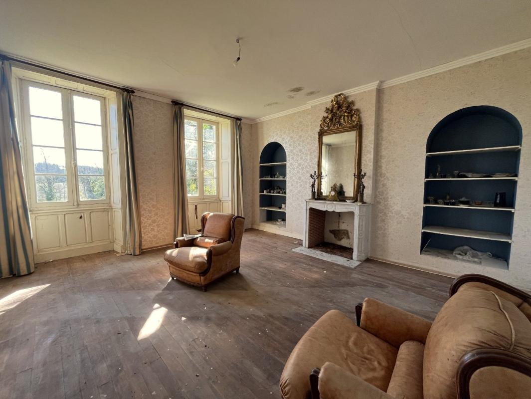 6 bedroom maison a renover in Villebois, Charente, France