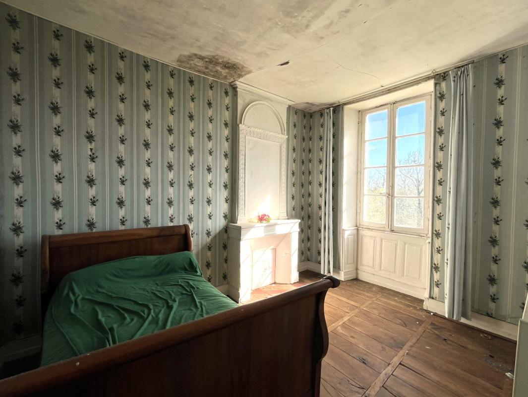 6 bedroom maison a renover in Villebois, Charente, France