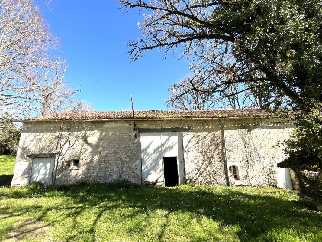 6 bedroom maison a renover in Villebois, Charente, France