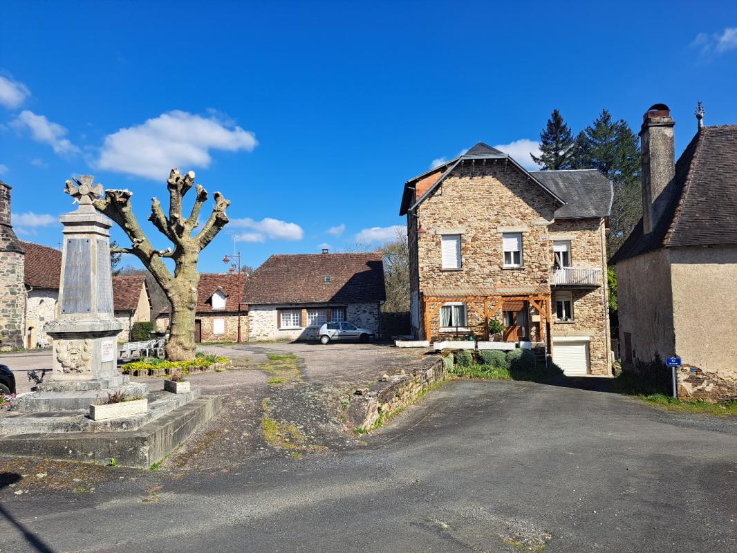5 bedroom maison de village in Benayes, Corrèze, France