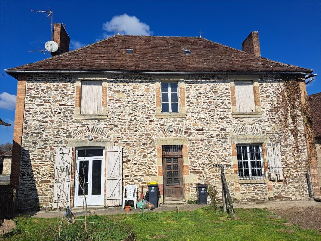 5 bedroom maison de village in Benayes, Corrèze, France