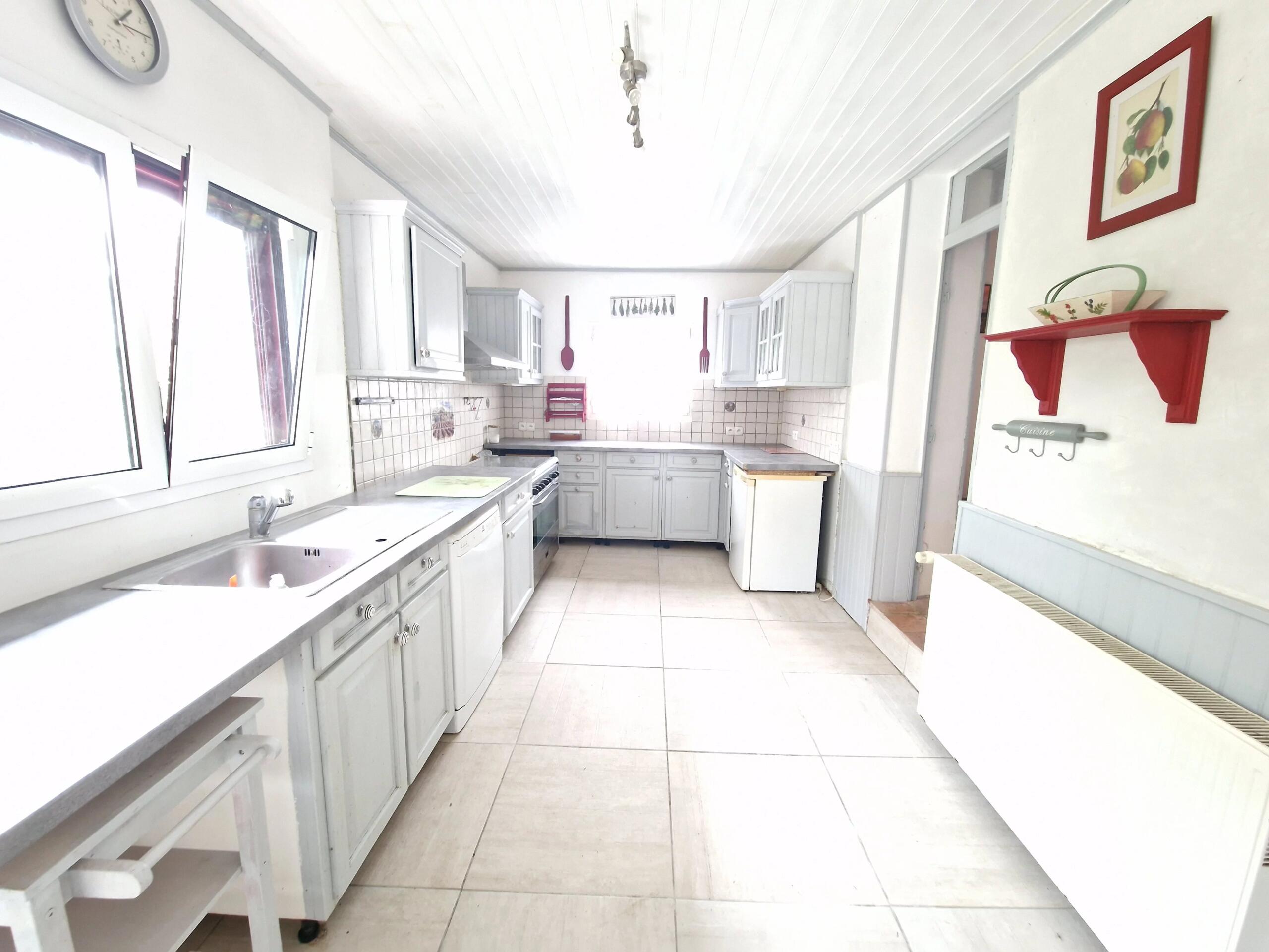 Spacious stone property with renovated barn, extensive land, and excellent potential, Aquitaine – France – BVI85116