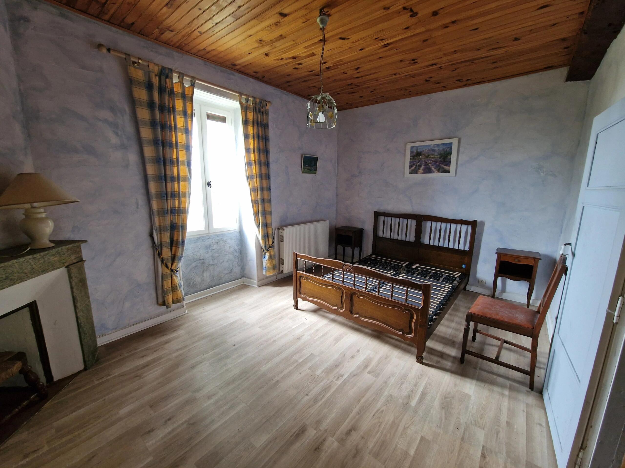 Spacious stone property with renovated barn, extensive land, and excellent potential, Aquitaine – France – BVI85116