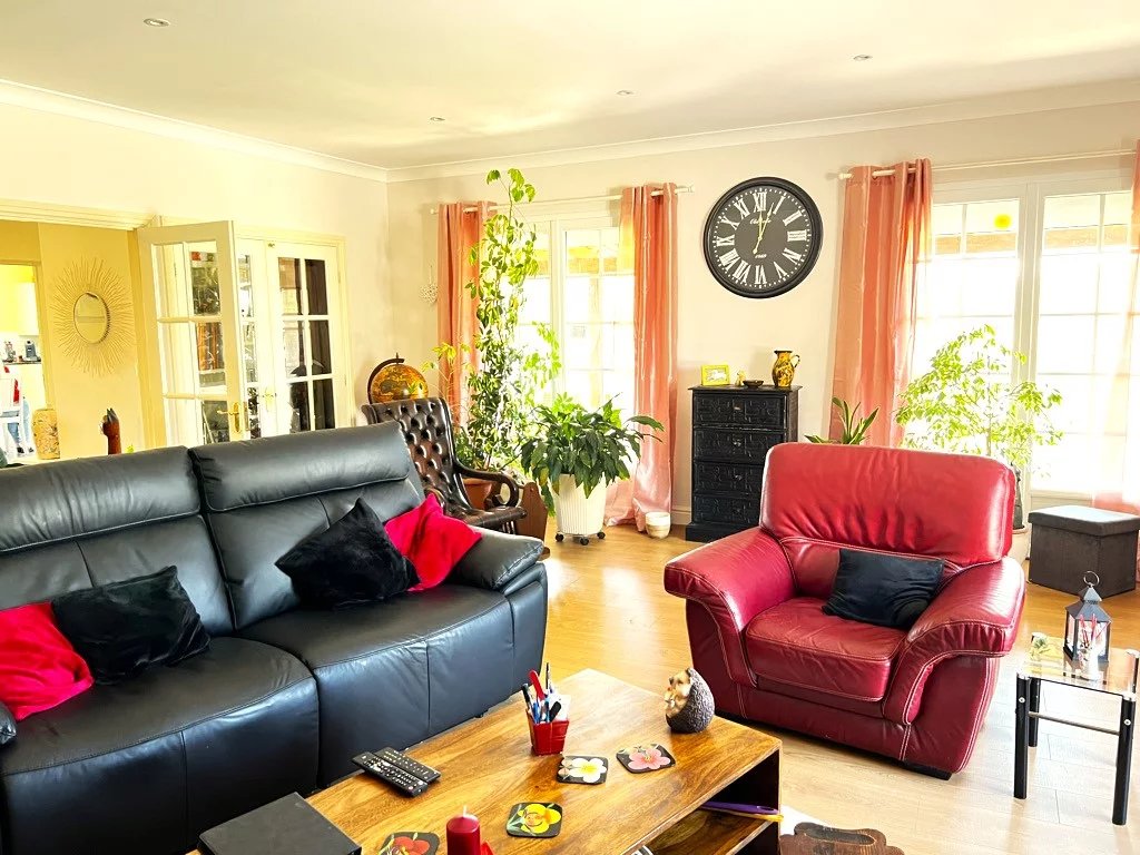 Sector, village: Causses du Quercy: superb, modern house with 3 en suite bedrooms and pool, Midi-Pyrénées – France – BVI84986