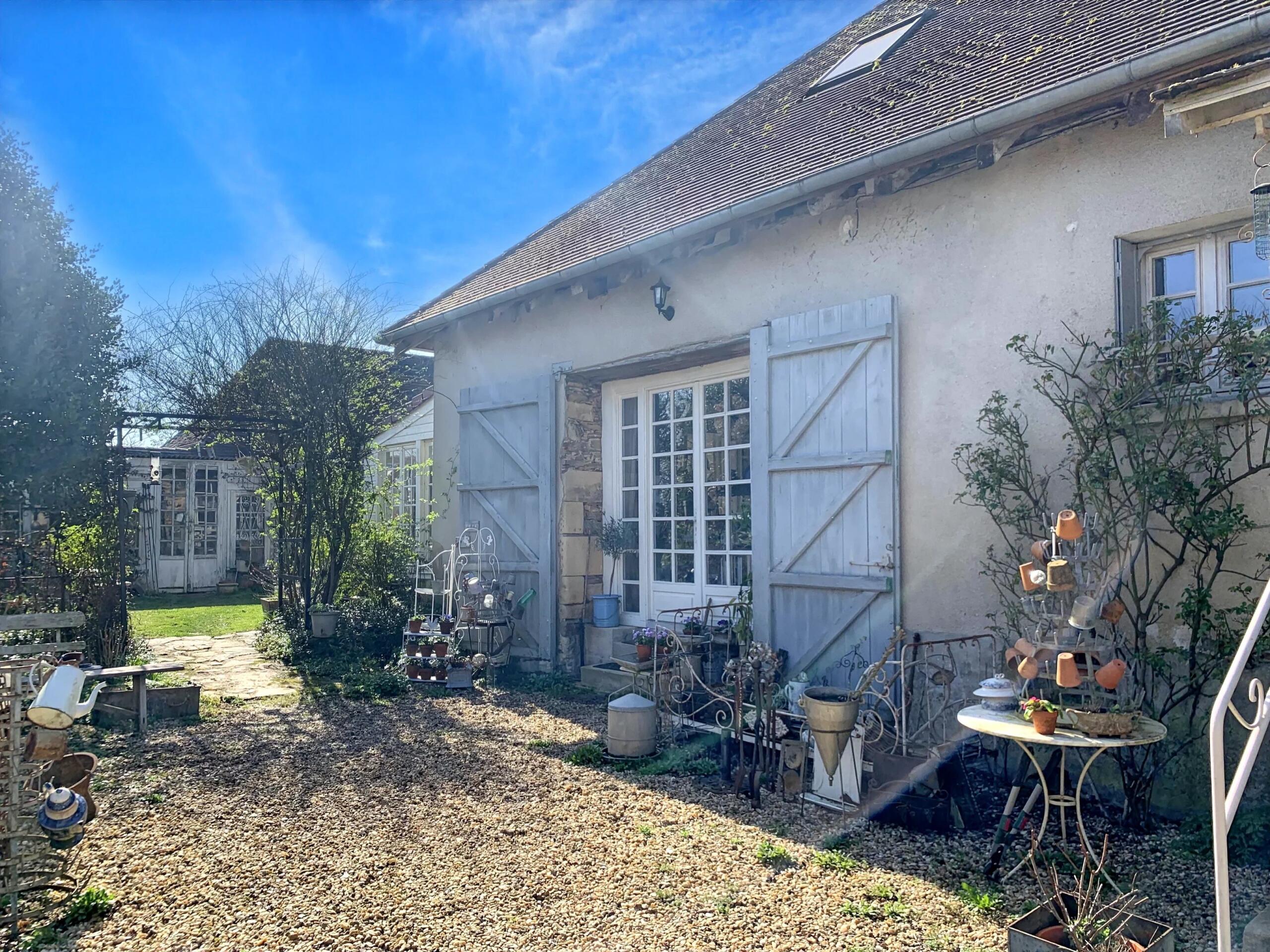 Charming Country Cottage Just Minutes from Amenities, Aquitaine – France – BVI84706