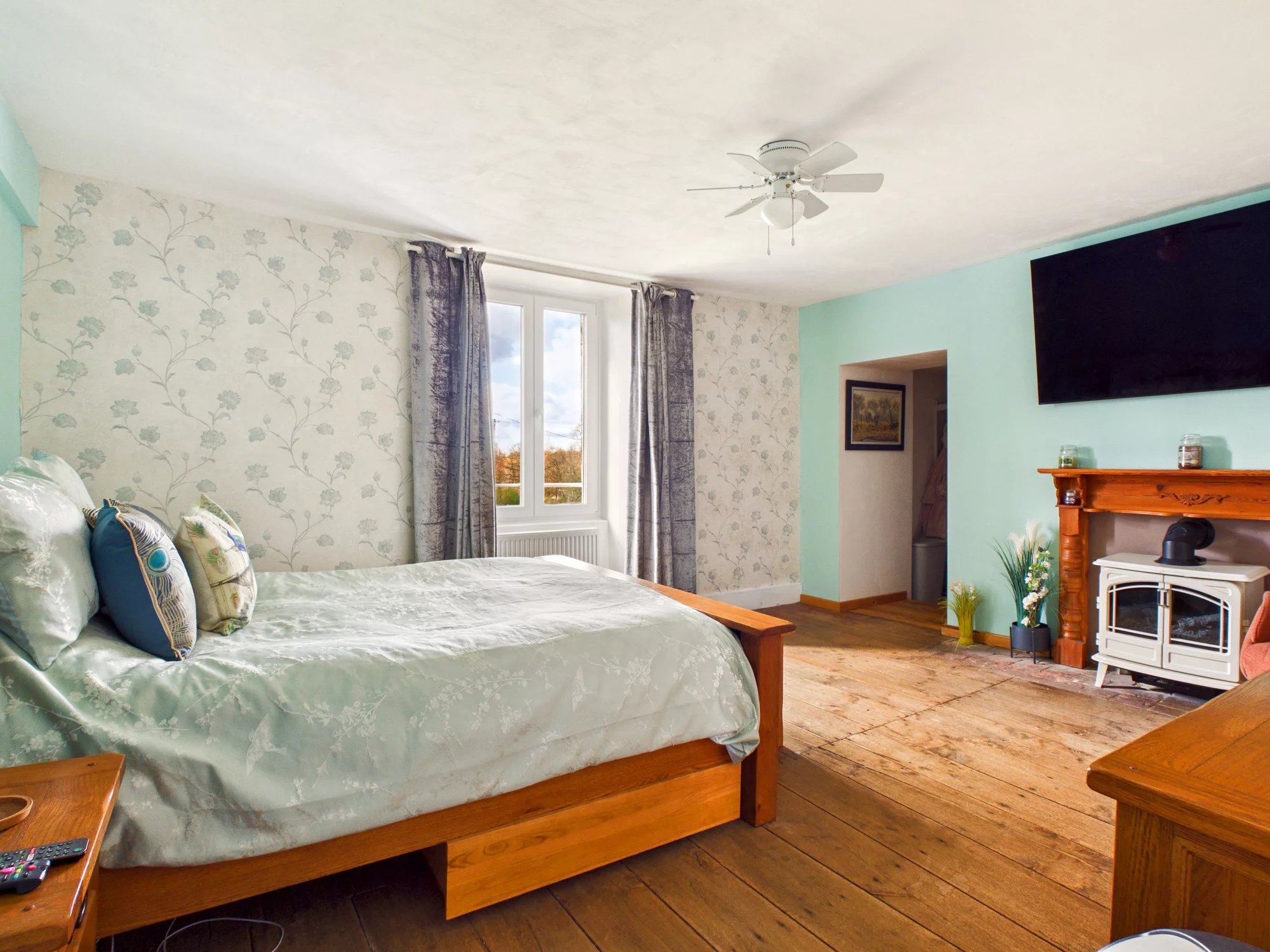 Private estate, 17 hectares, large main house plus three further houses, lake, business opportunities, Limousin – France – BVI85083