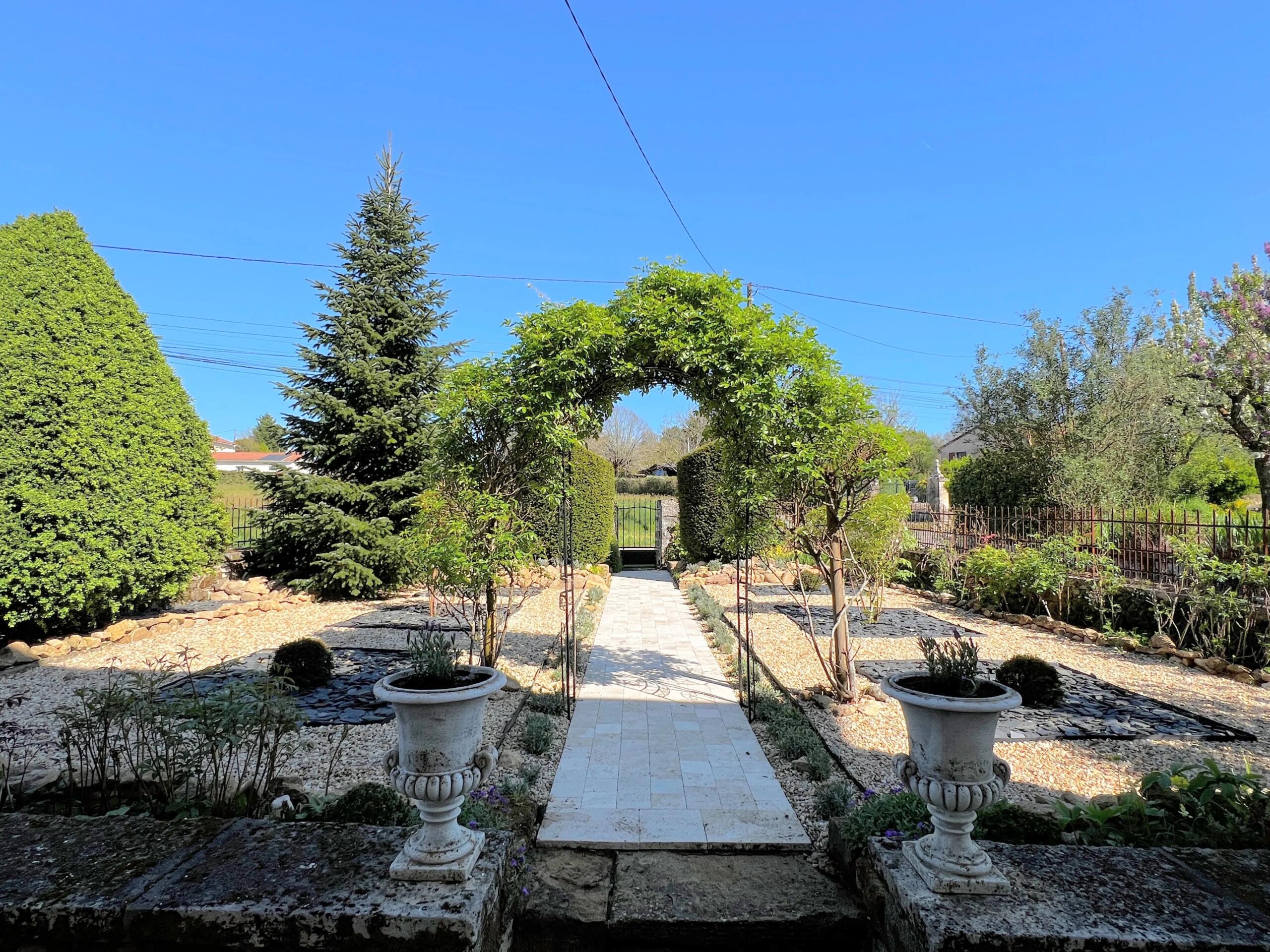 Beautiful fully renovated Maison de Maître, Aquitaine – France – BVI84740