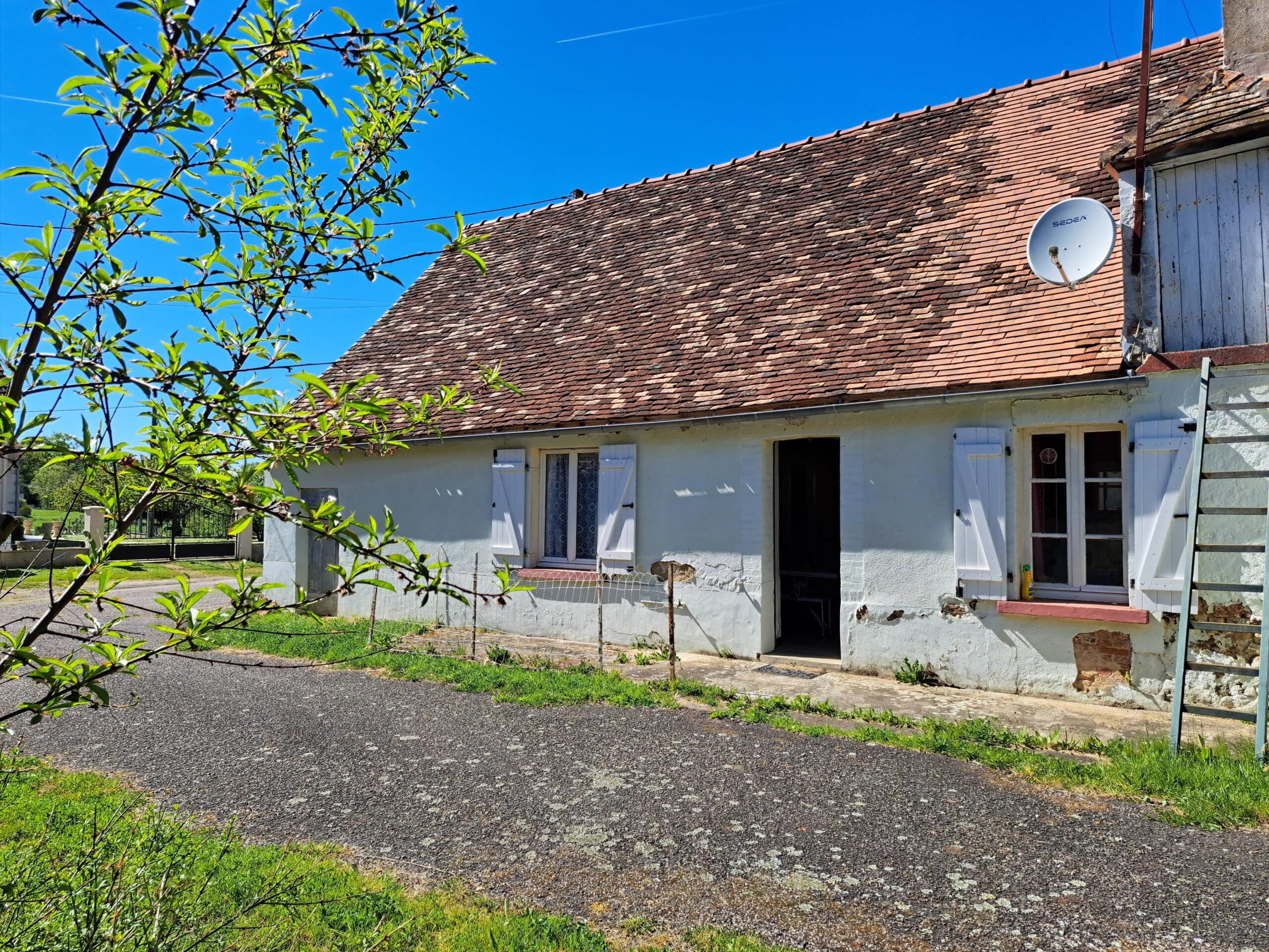 Charming home with great potential, Centre – France – BVI74980