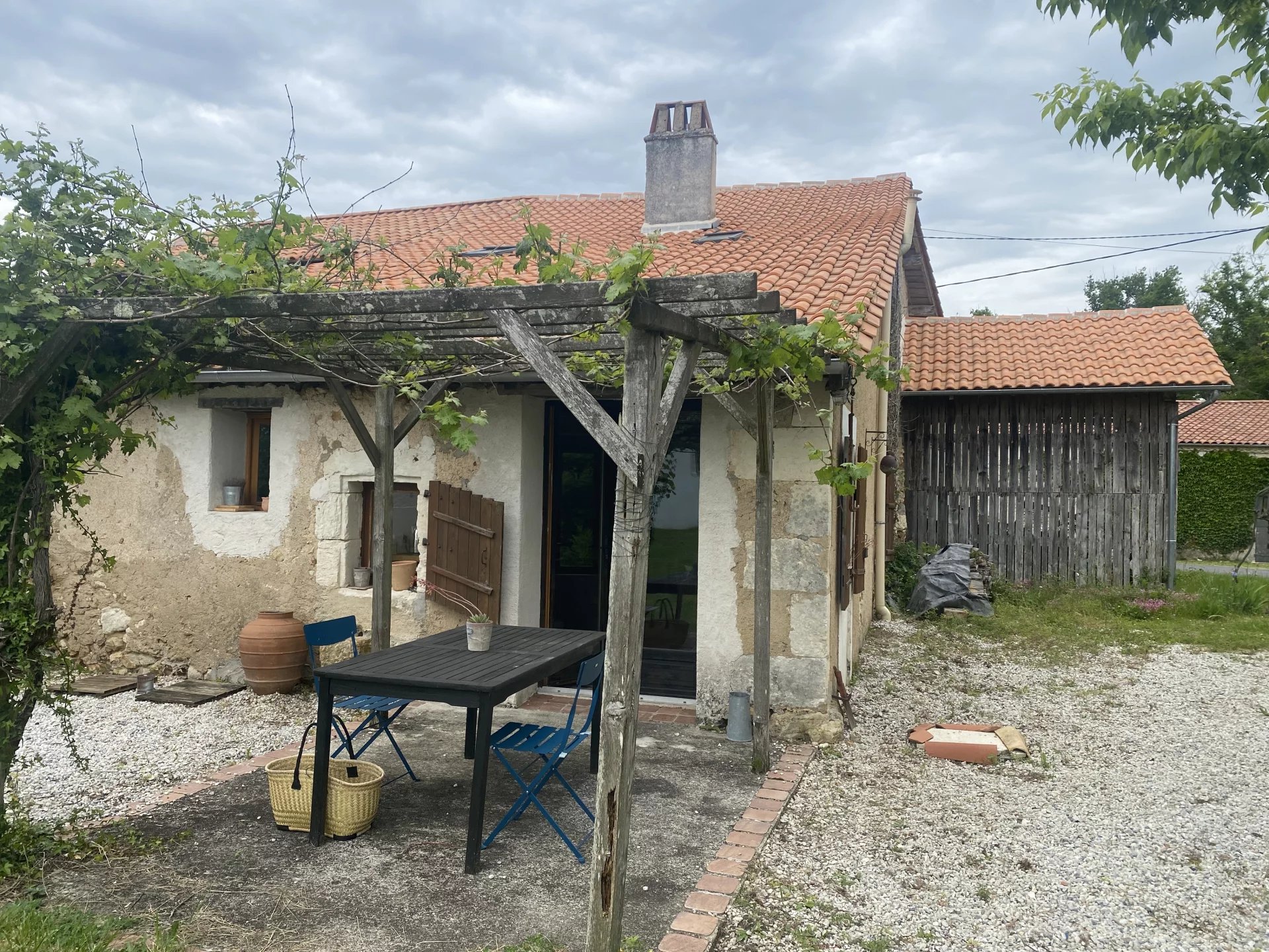 Lovely bijou cottage within walking distance to a boulangerie, Aquitaine – France – BVI80938