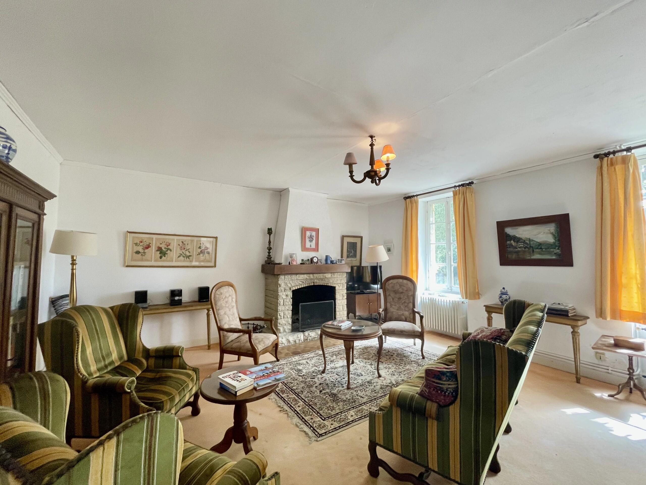 Large stone property with pool, Aquitaine – France – BVI72078