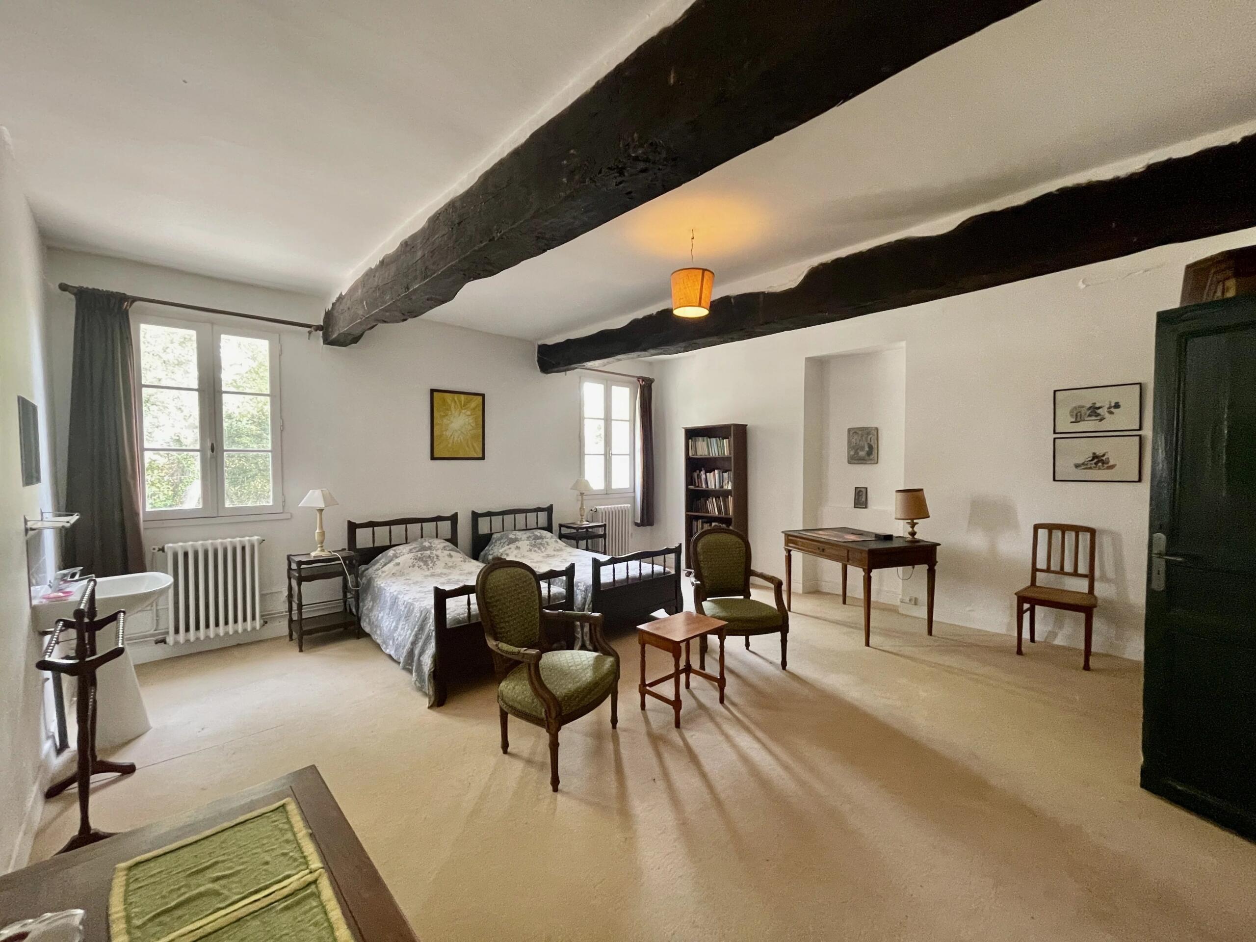 Large stone property with pool, Aquitaine – France – BVI72078