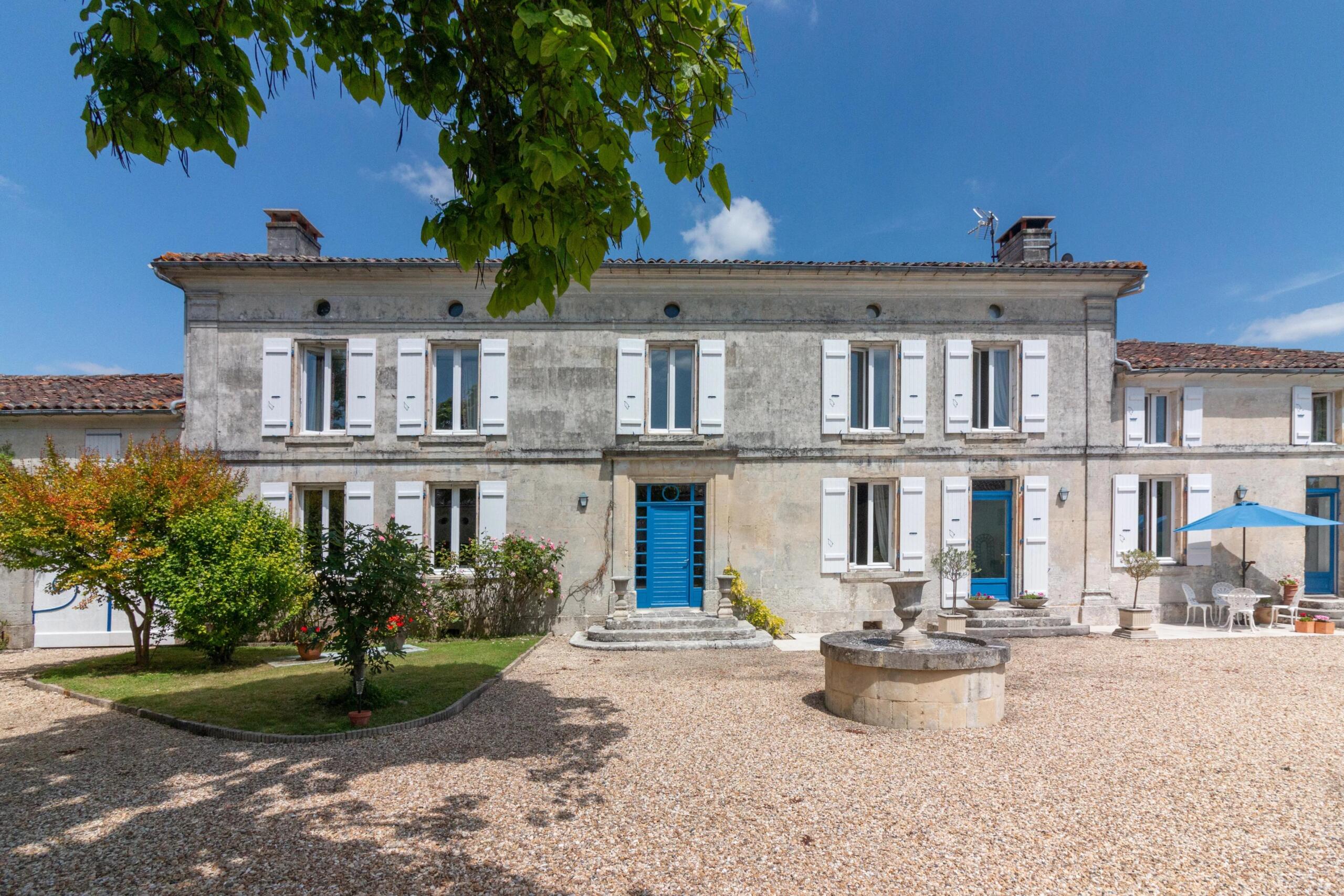 Elegant Charentaise country house with Pool and Guest Annexe, Poitou-Charentes – France – BVI75515