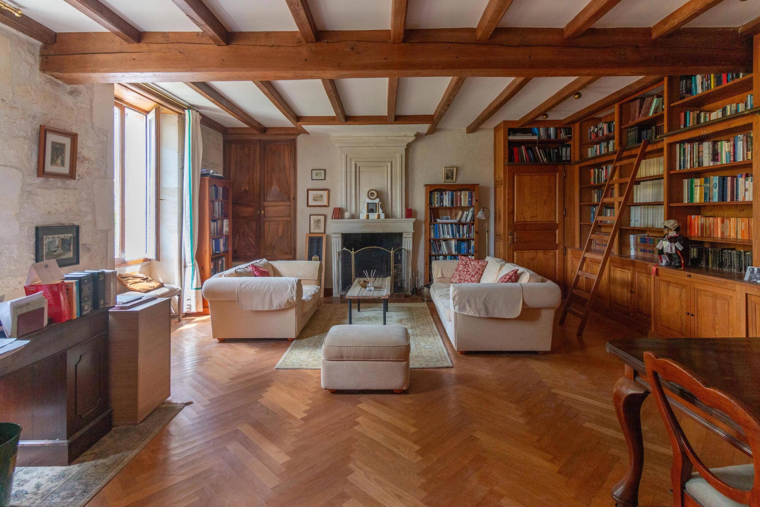 Elegant Charentaise country house with Pool and Guest Annexe, Poitou-Charentes – France – BVI75515