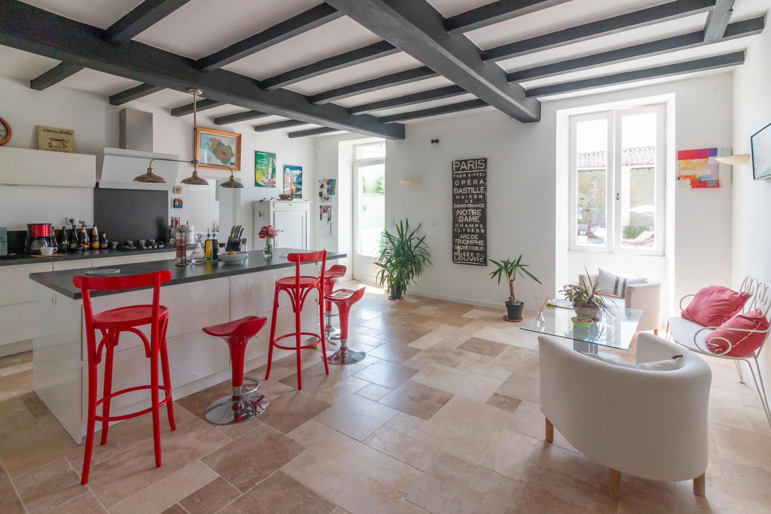 Elegant Charentaise country house with Pool and Guest Annexe, Poitou-Charentes – France – BVI75515