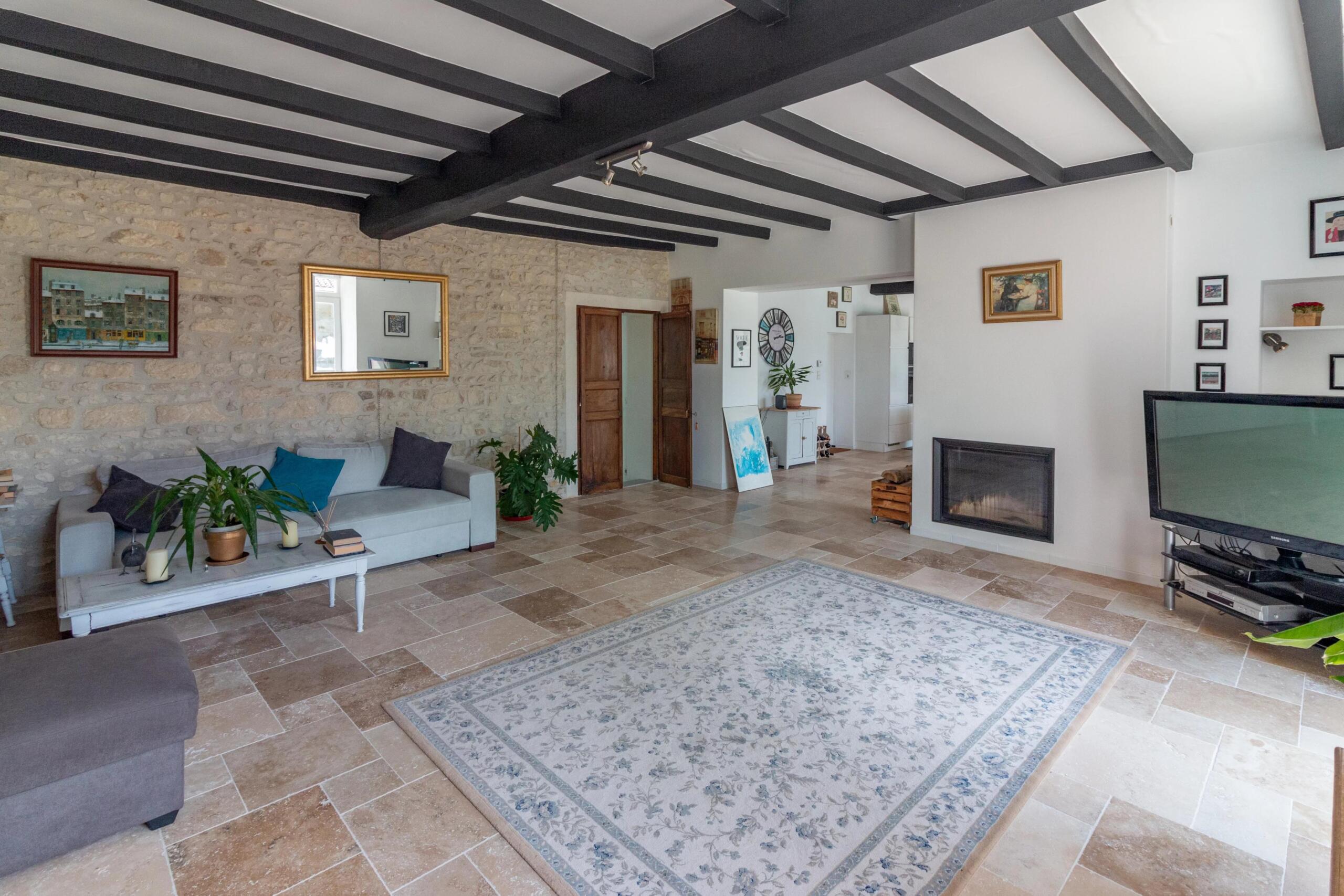 Elegant Charentaise country house with Pool and Guest Annexe, Poitou-Charentes – France – BVI75515