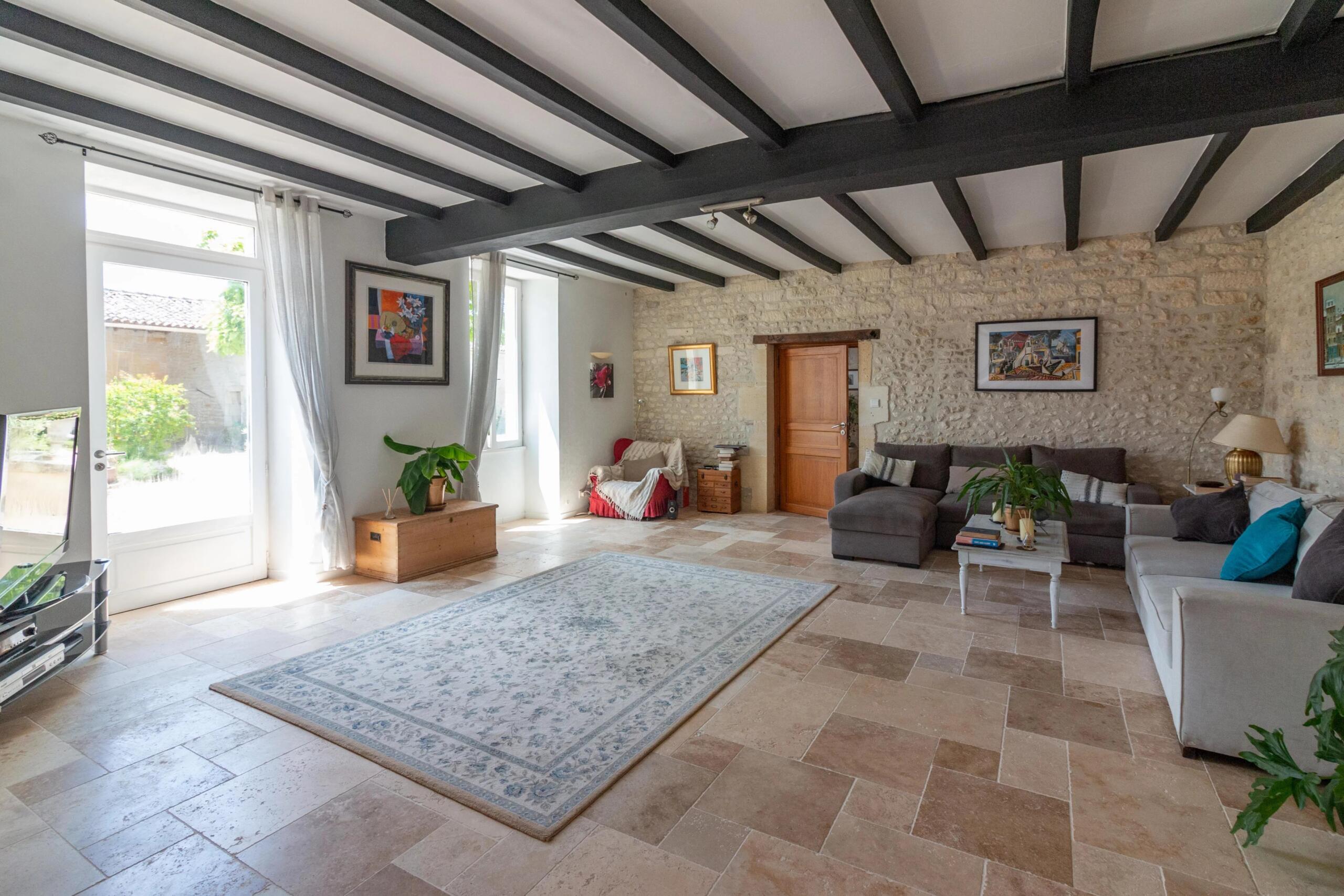 Elegant Charentaise country house with Pool and Guest Annexe, Poitou-Charentes – France – BVI75515